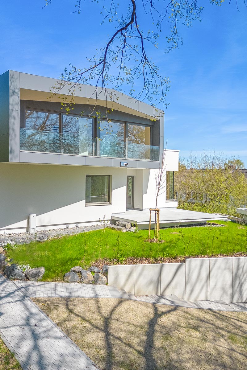 Aufstockung mit verglasten Balkon