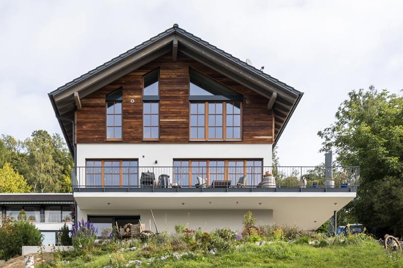 Holzhaus im Chalet-Stil