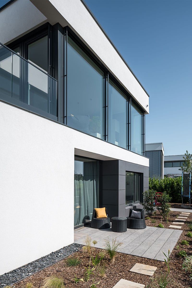 Einfamilienhaus aus Holz mit Terrasse