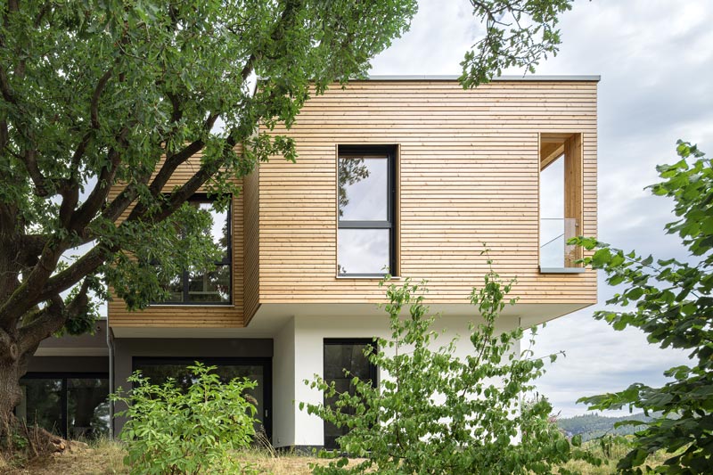 Hausanbau aus Holz mit Holzfassade