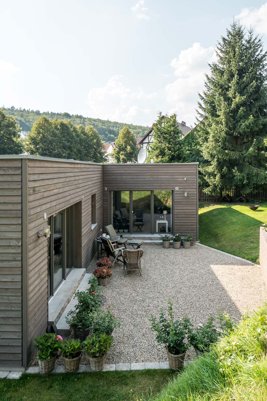 Bungalow aus Holz mit Terrasse