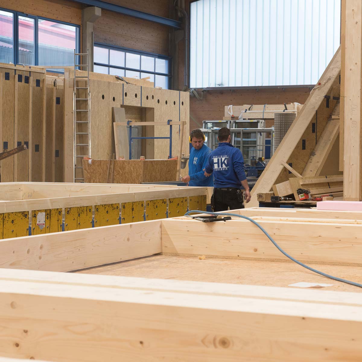 Bau von Wandelementen für den Holzrahmenbau