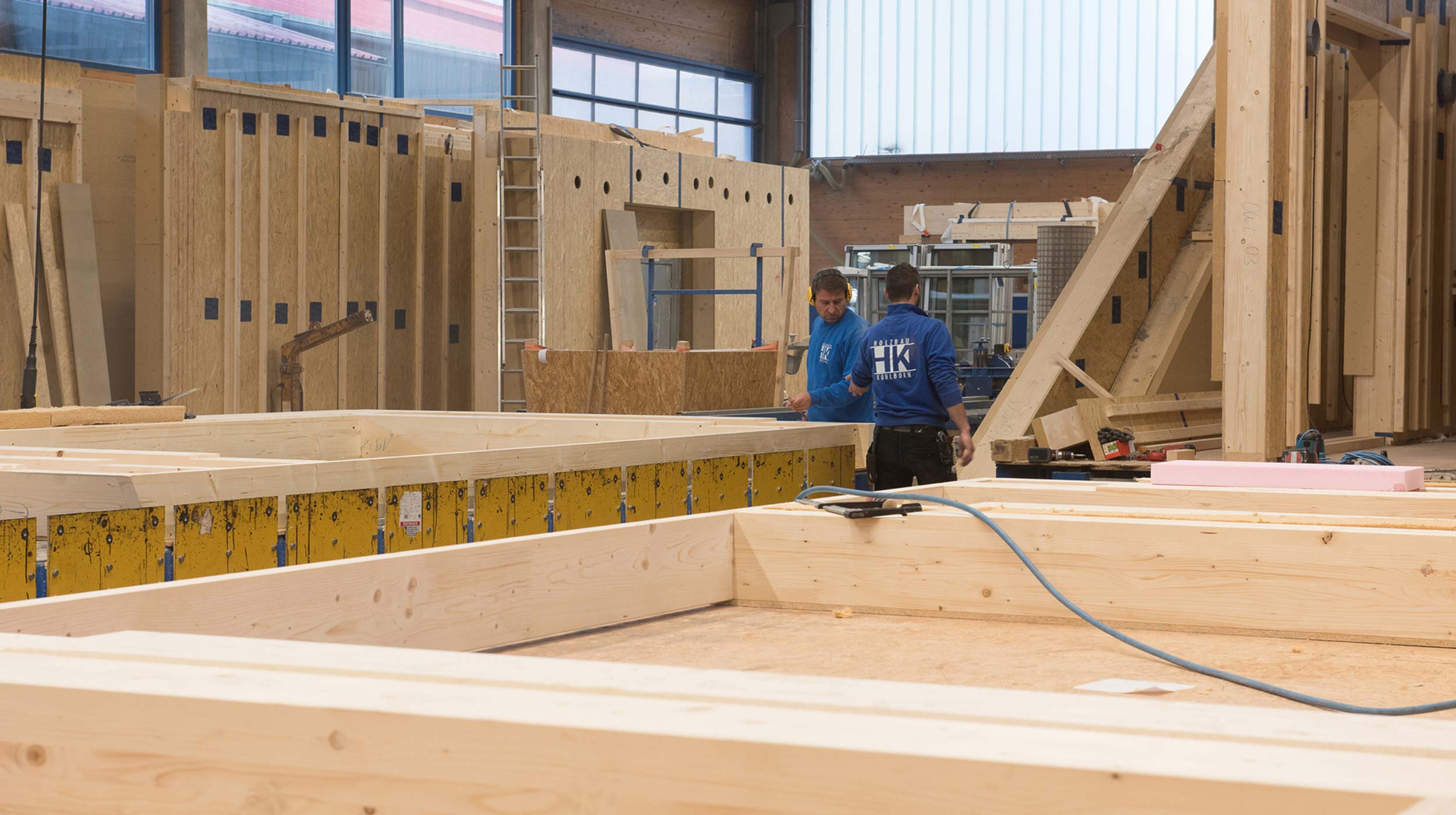 Bau von Wandelementen für den Holzrahmenbau