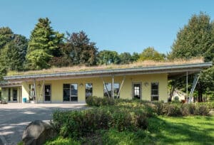 Schulgebäude und Cafeteria in Oberurff